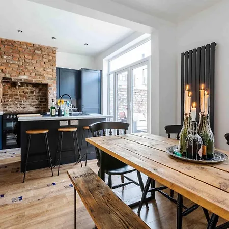 Spacious 5-Bedroom Near Lark Lane & Sefton Park Liverpool Exterior photo