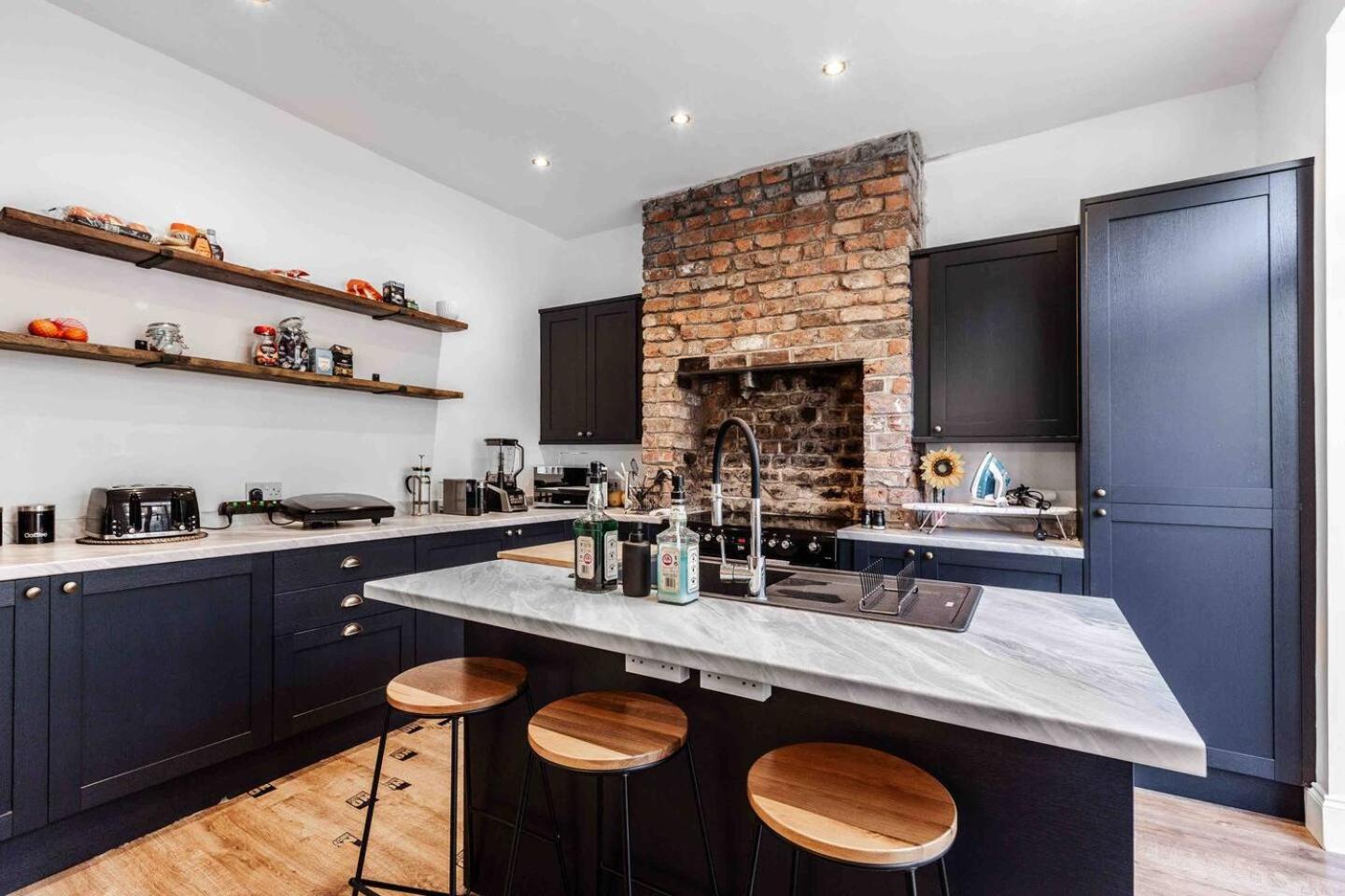 Spacious 5-bedroom Near Lark Lane & Sefton Park * Liverpool