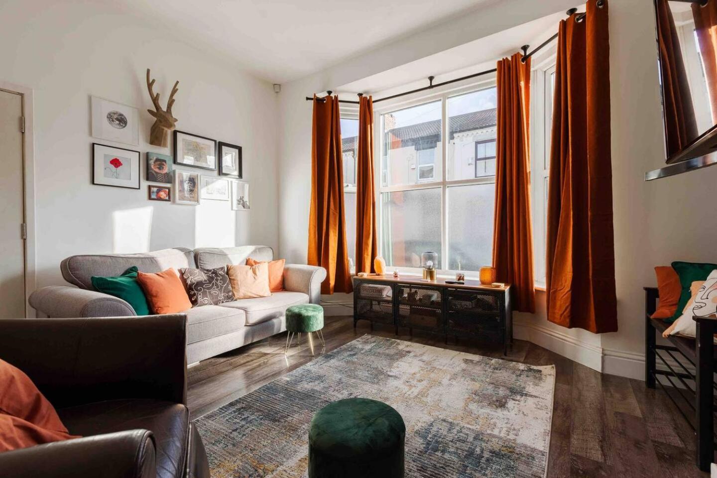 Spacious 5-bedroom Near Lark Lane & Sefton Park Holiday home