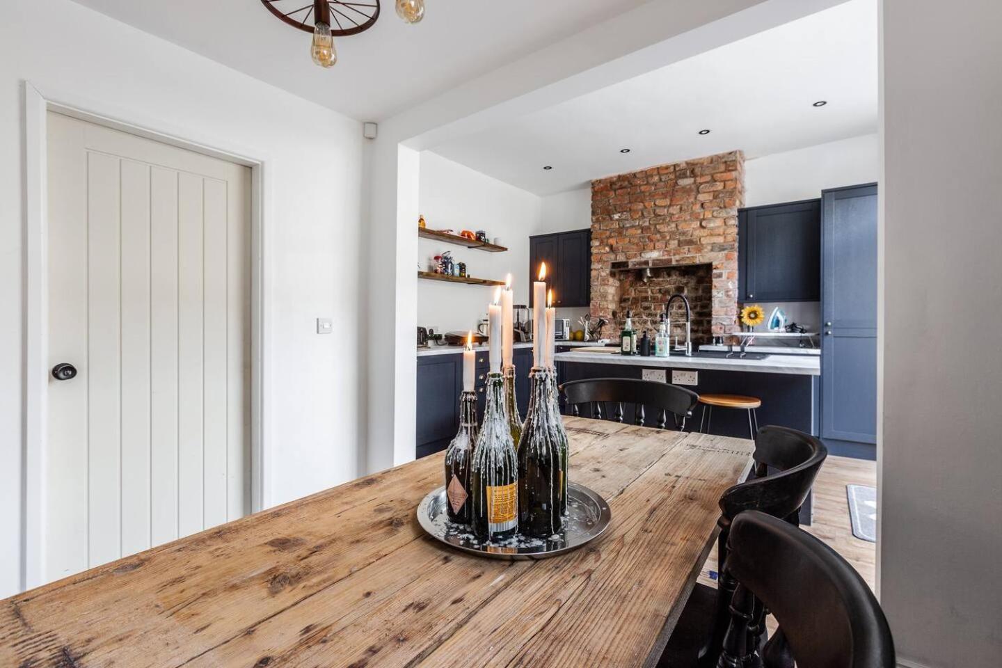 Holiday home Spacious 5-bedroom Near Lark Lane & Sefton Park *